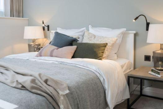 One Navy, Bath Apartment Exterior foto